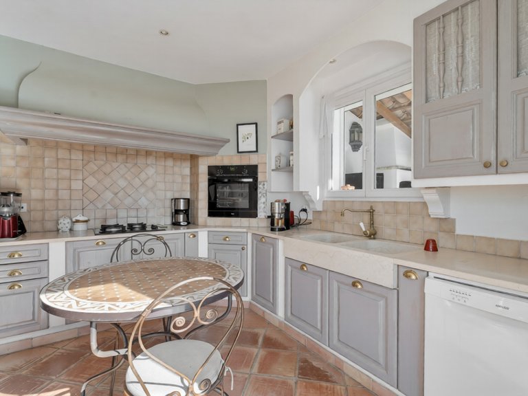 Villa for Sale in La Cadiere D Azur, Provence Coast (cassis To Cavalaire) 7