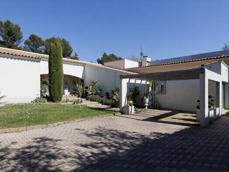 Villa for Sale in Bouc Bel Air, Marseille & Cote Bleu 17