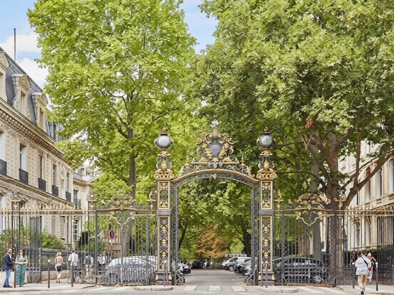 Apartment for Sale in 8th (golden Triangle - Parc Monceau), Golden Triangle - Trocadéro (8th - 16th) 1