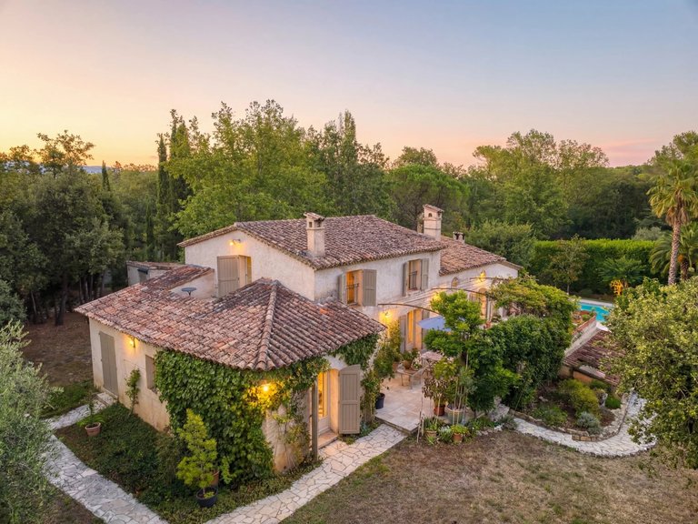 Villa for Sale in Valbonne, Mougins, Valbonne, Grasse Area 1