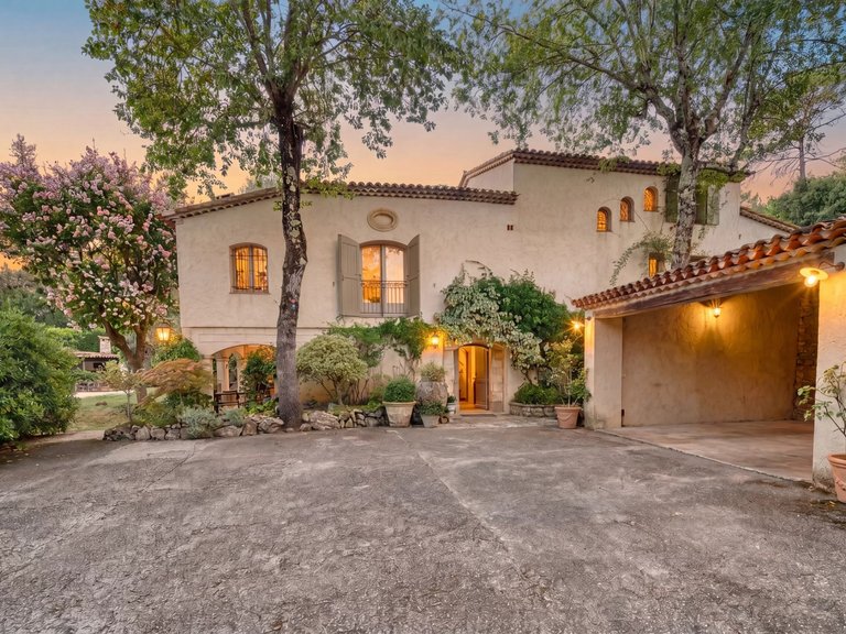 Villa for Sale in Valbonne, Mougins, Valbonne, Grasse Area 10