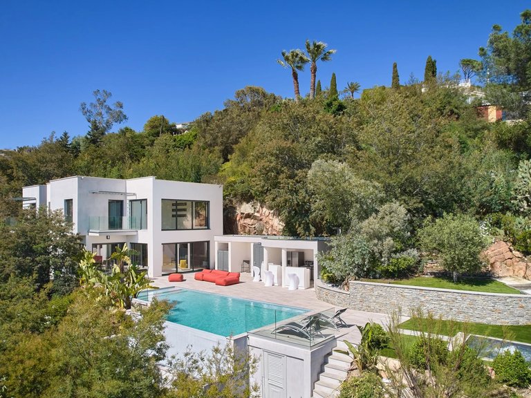 Villa for Sale in Mandelieu La Napoule, Cannes Area 1