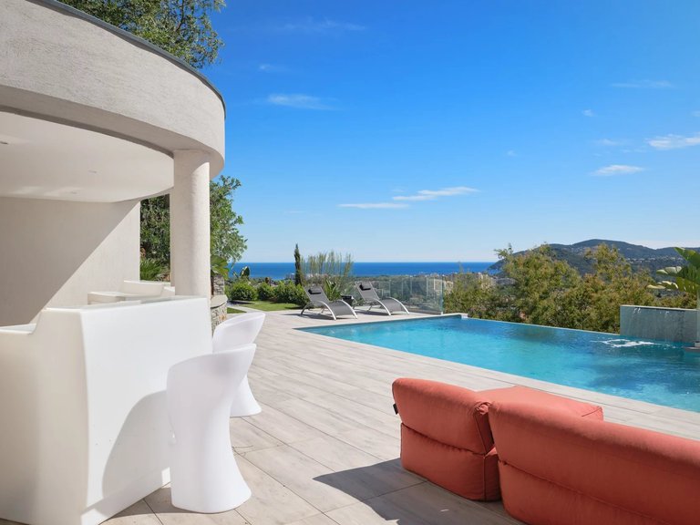 Villa for Sale in Mandelieu La Napoule, Cannes Area 2