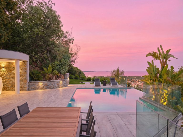 Villa for Sale in Mandelieu La Napoule, Cannes Area 4