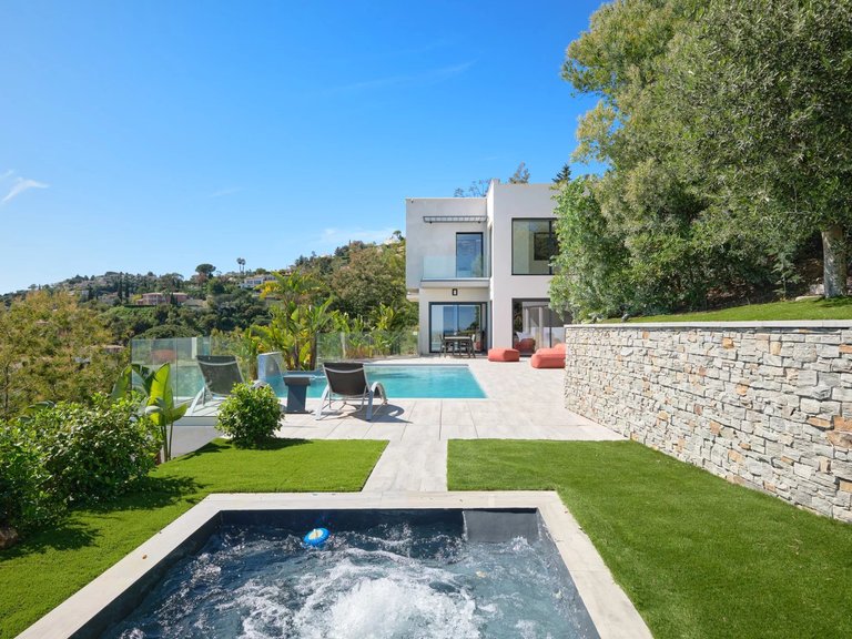 Villa for Sale in Mandelieu La Napoule, Cannes Area 9