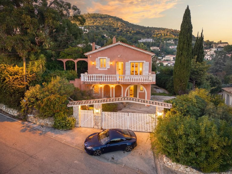 Villa for Sale in Mandelieu La Napoule, Cannes Area 3