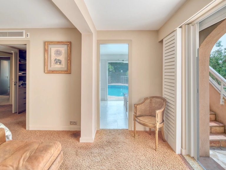 Villa for Sale in Mandelieu La Napoule, Cannes Area 16