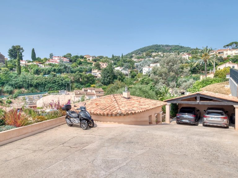 Villa for Sale in Mandelieu La Napoule, Cannes Area 8