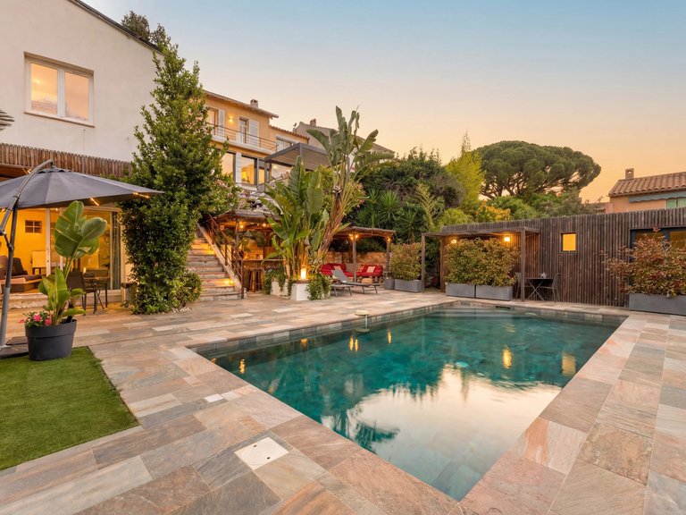 Villa for Sale in Cannes, Cannes Area 1