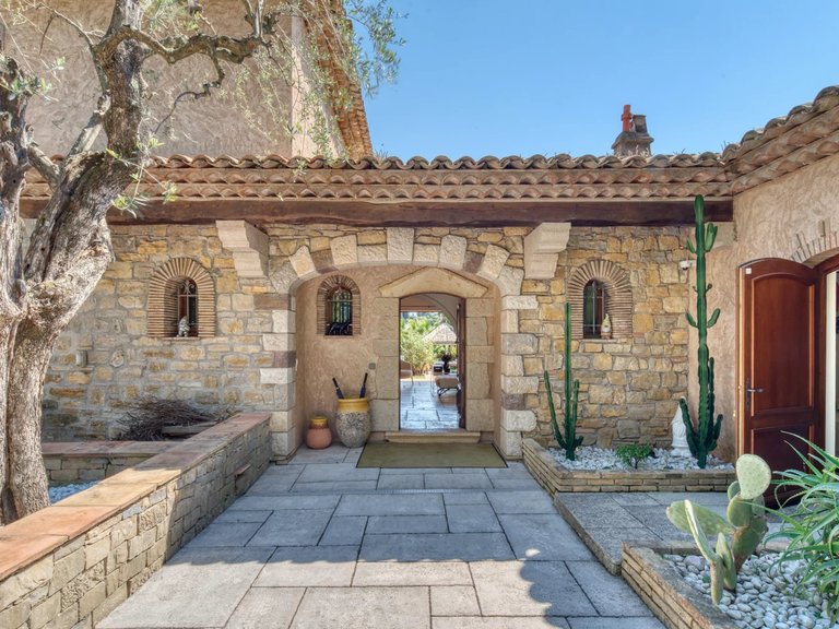 Villa for Sale in Mougins, Mougins, Valbonne, Grasse Area 2