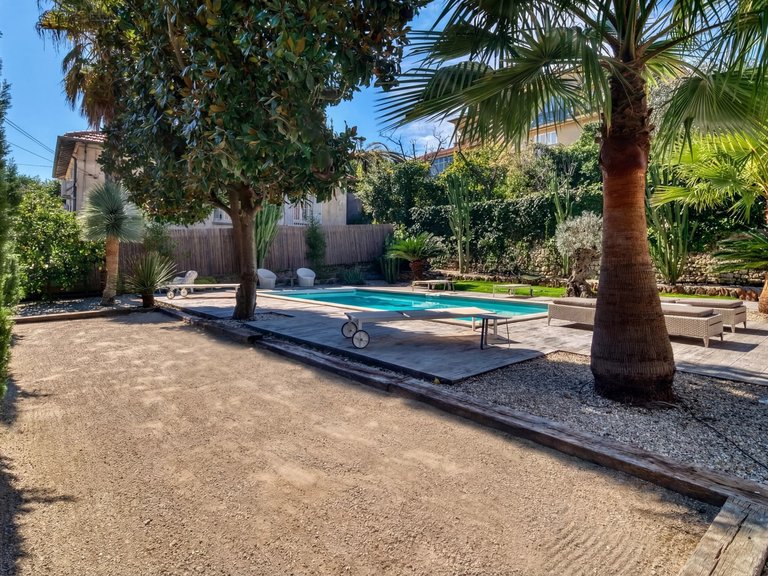 Villa for Sale in Cannes, Cannes Area 2