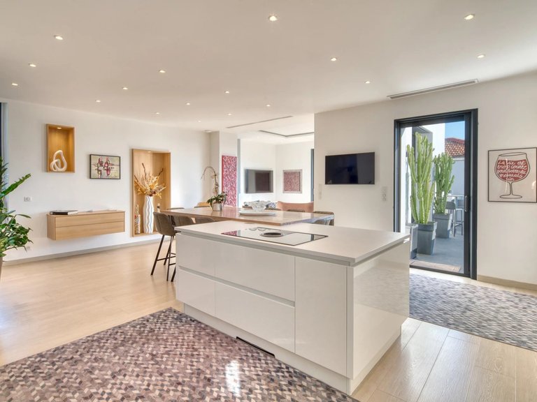 Villa for Sale in Cannes, Cannes Area 3
