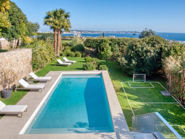 Villa for Sale in Le Golfe Juan, Antibes Area 1