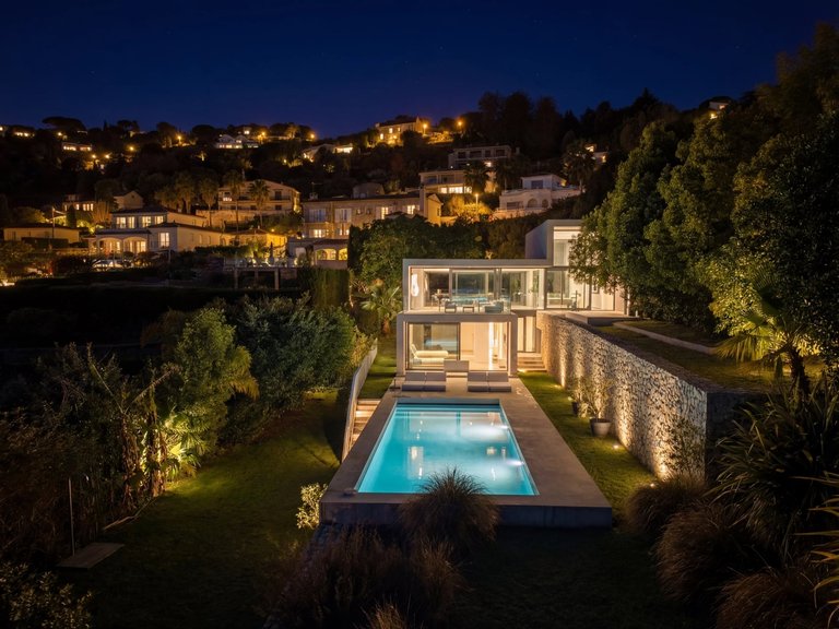 Villa for Sale in Le Golfe Juan, Antibes Area 7