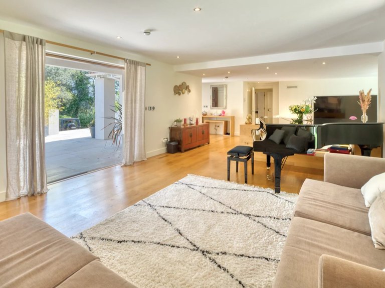 Villa for Sale in Mougins, Mougins, Valbonne, Grasse Area 16