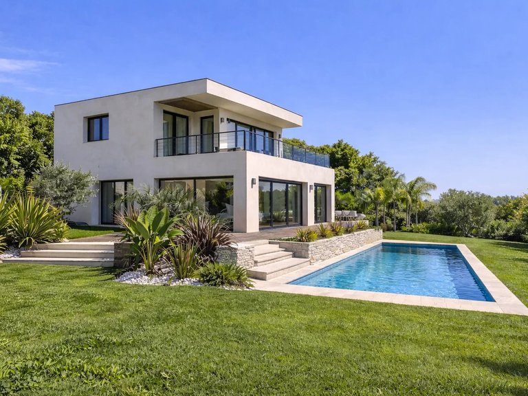 Villa for Sale in Le Golfe Juan, Antibes Area 1
