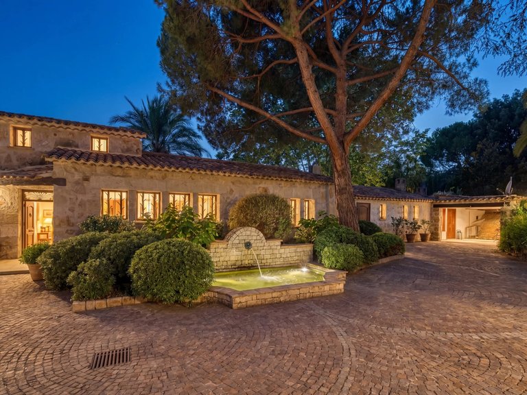 Villa for Sale in St Paul, Vence, St. Paul Area 1
