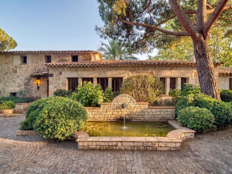 Villa for Sale in St Paul, Vence, St. Paul Area 7