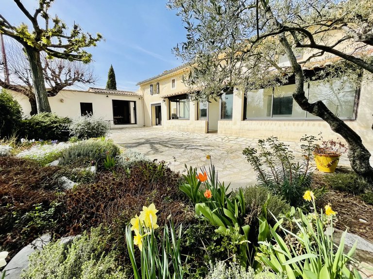 Villa for Sale in Roaix, Avignon And North Provence 1