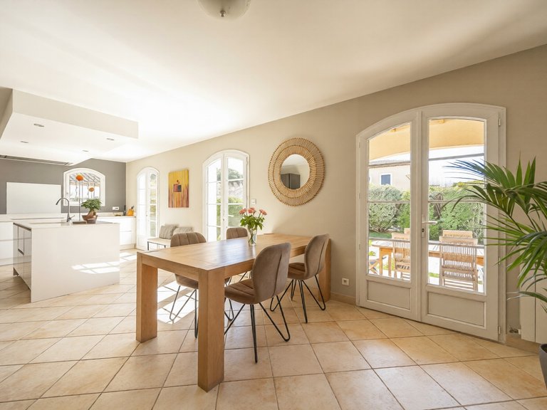 Villa for Sale in St Cyr Sur Mer, Provence Coast (cassis To Cavalaire) 6
