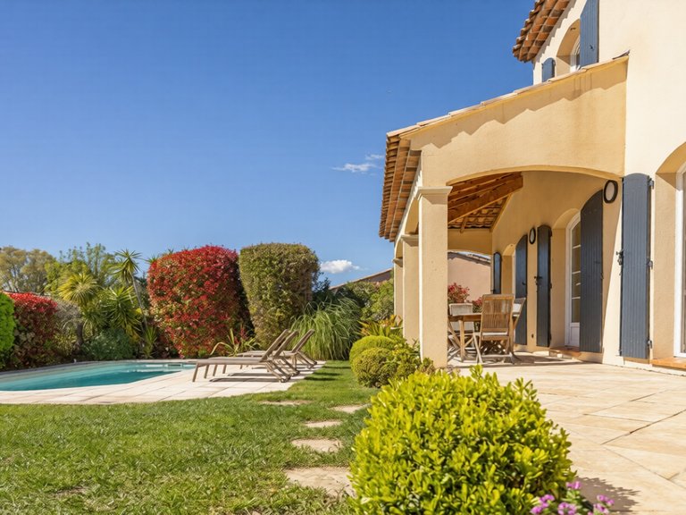 Villa for Sale in St Cyr Sur Mer, Provence Coast (cassis To Cavalaire) 2