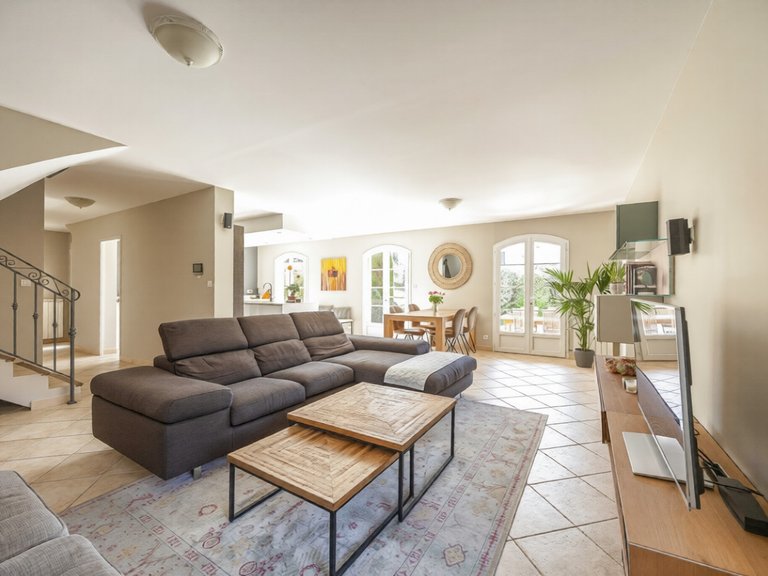 Villa for Sale in St Cyr Sur Mer, Provence Coast (cassis To Cavalaire) 3