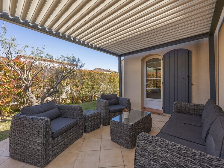 Villa for Sale in St Cyr Sur Mer, Provence Coast (cassis To Cavalaire) 9