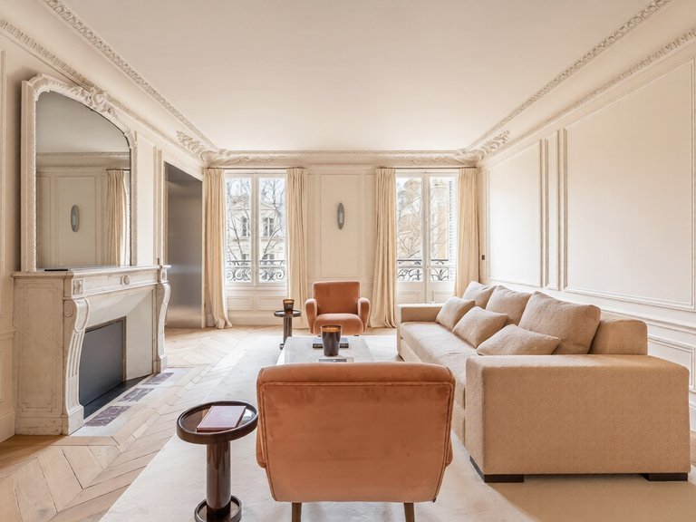 Apartment for Sale in 16th (trocadéro - Etoile - Passy), Golden Triangle - Trocadéro (8th - 16th) 2