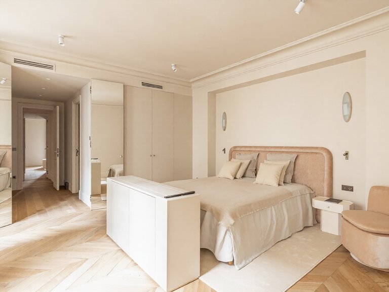 Apartment for Sale in 16th (trocadéro - Etoile - Passy), Golden Triangle - Trocadéro (8th - 16th) 7