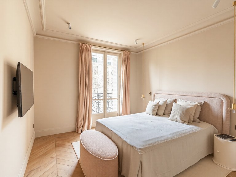 Apartment for Sale in 16th (trocadéro - Etoile - Passy), Golden Triangle - Trocadéro (8th - 16th) 10