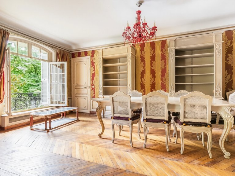Apartment for Sale in 16th (trocadéro - Etoile - Passy), Golden Triangle - Trocadéro (8th - 16th) 2