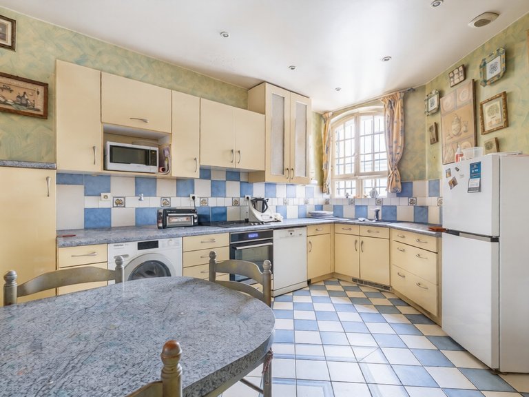 Apartment for Sale in 16th (trocadéro - Etoile - Passy), Golden Triangle - Trocadéro (8th - 16th) 9