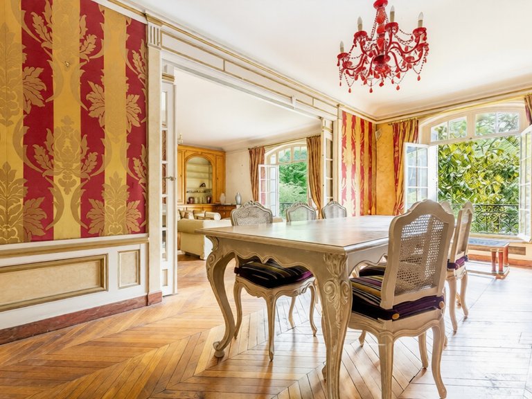Apartment for Sale in 16th (trocadéro - Etoile - Passy), Golden Triangle - Trocadéro (8th - 16th) 4