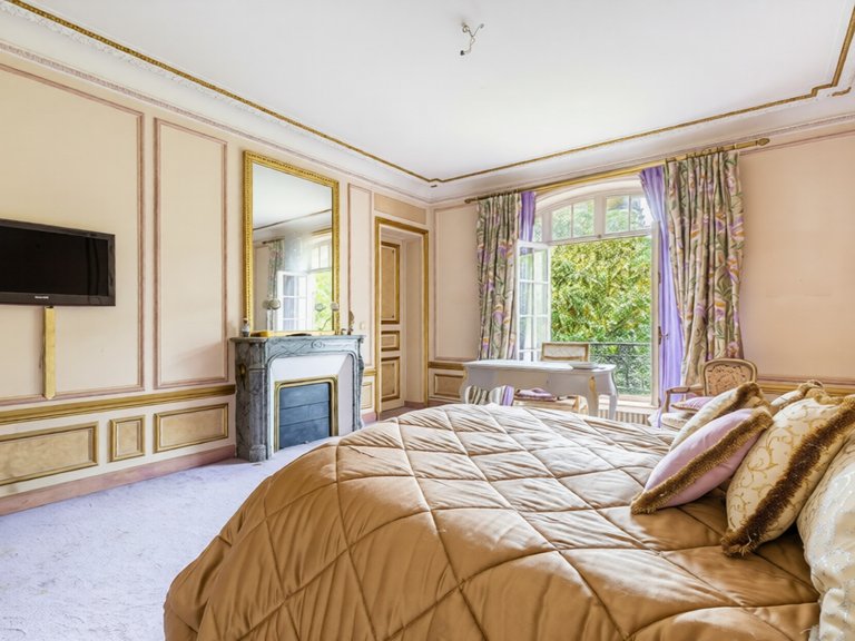 Apartment for Sale in 16th (trocadéro - Etoile - Passy), Golden Triangle - Trocadéro (8th - 16th) 10
