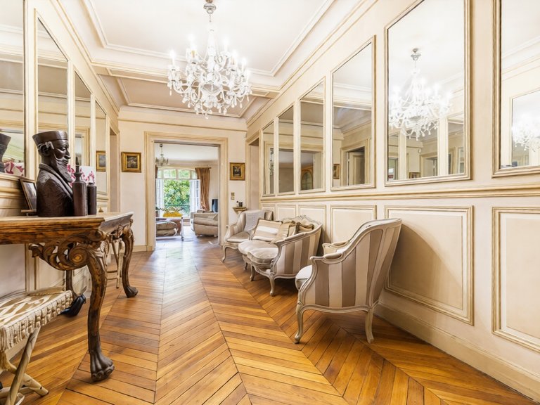 Apartment for Sale in 16th (trocadéro - Etoile - Passy), Golden Triangle - Trocadéro (8th - 16th) 5
