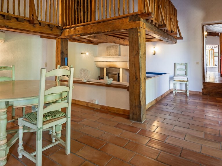 Villa for Sale in Gordes, The Luberon / Vaucluse 6