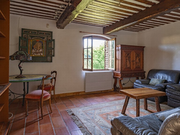 Villa for Sale in Gordes, The Luberon / Vaucluse 17