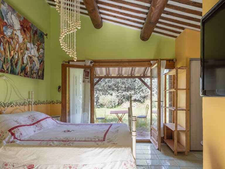 Villa for Sale in Gordes, The Luberon / Vaucluse 13