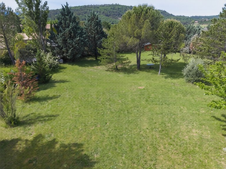 Villa for Sale in Gordes, The Luberon / Vaucluse 18