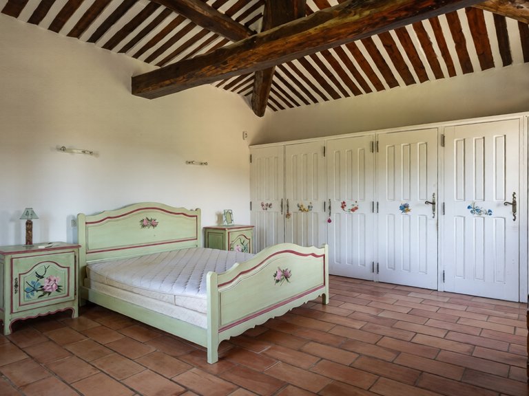 Villa for Sale in Gordes, The Luberon / Vaucluse 9