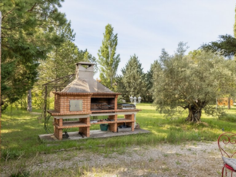 Villa for Sale in Gordes, The Luberon / Vaucluse 15