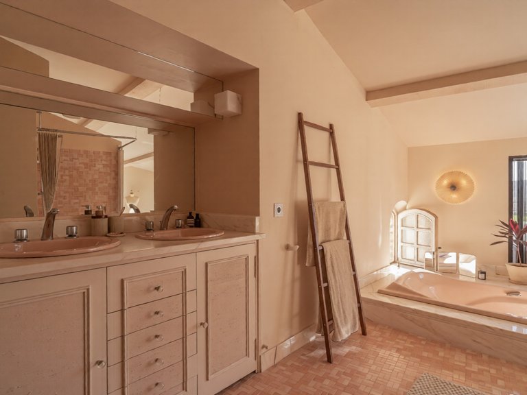 Villa for Sale in Murs, The Luberon / Vaucluse 17