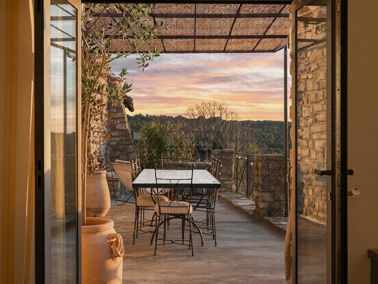 Villa for Sale in Murs, The Luberon / Vaucluse 3
