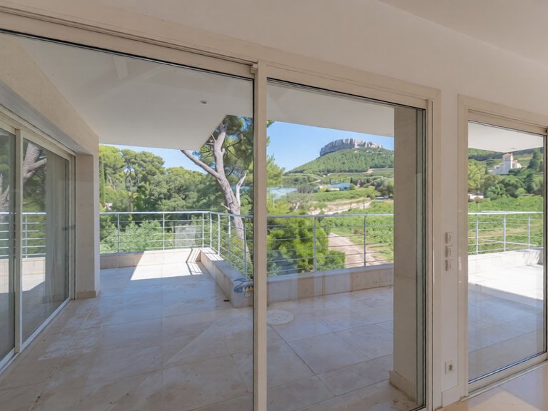Villa for Sale in Cassis, Provence Coast (cassis To Cavalaire) 12