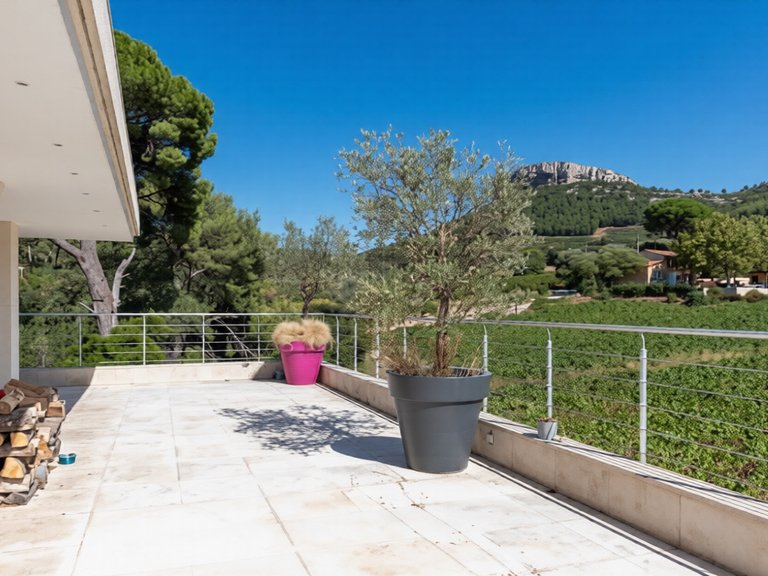 Villa for Sale in Cassis, Provence Coast (cassis To Cavalaire) 5