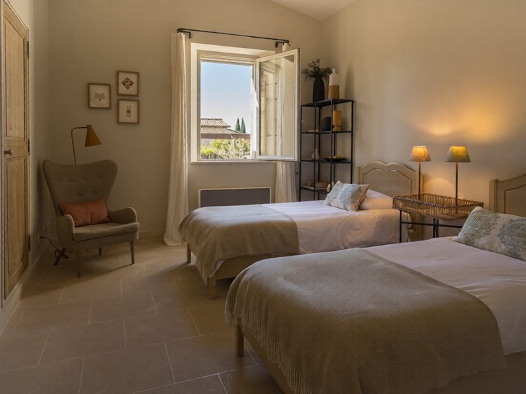 Villa for Sale in Gordes, The Luberon / Vaucluse 16