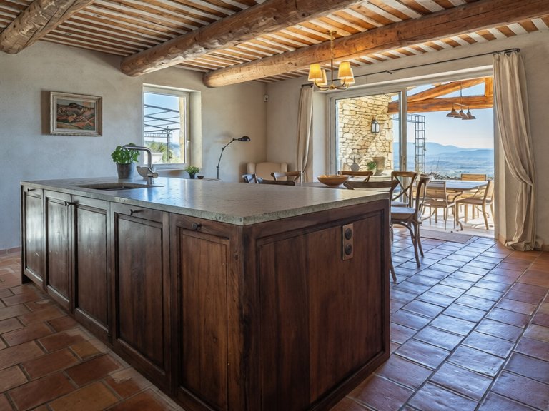 Villa for Sale in Gordes, The Luberon / Vaucluse 7