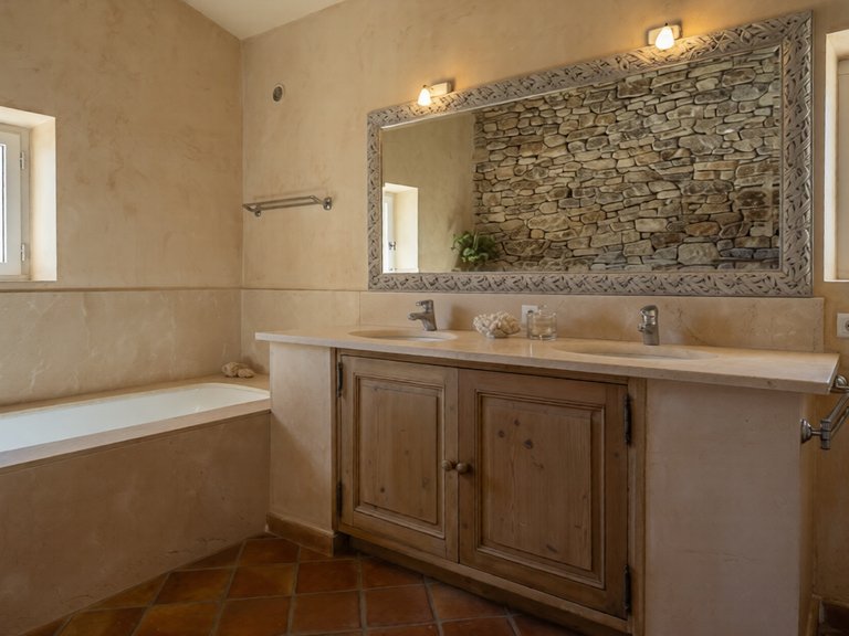 Villa for Sale in Gordes, The Luberon / Vaucluse 8