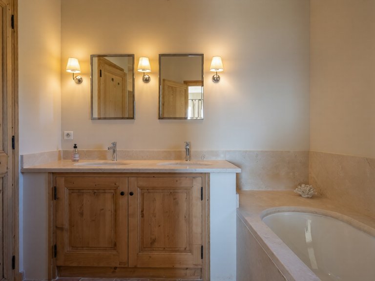 Villa for Sale in Gordes, The Luberon / Vaucluse 13