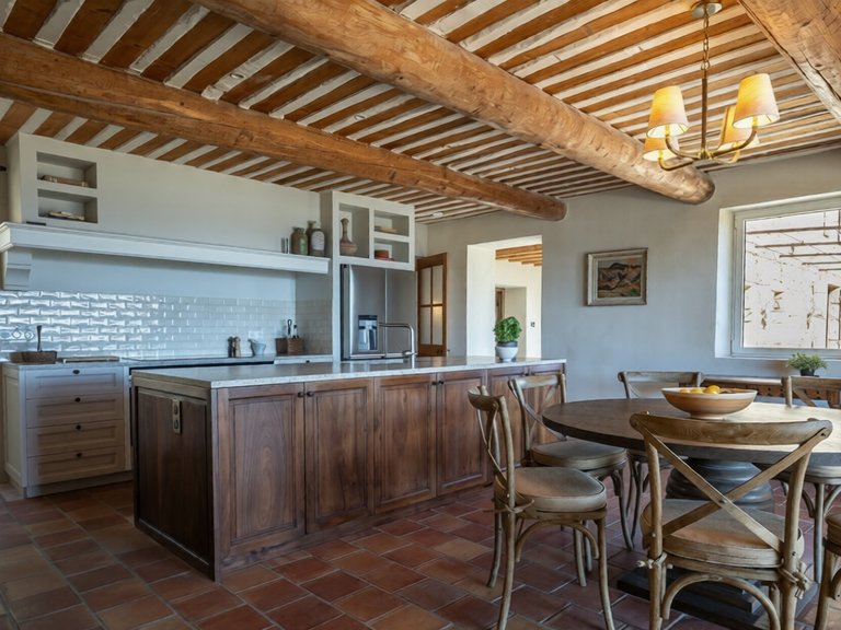 Villa for Sale in Gordes, The Luberon / Vaucluse 4